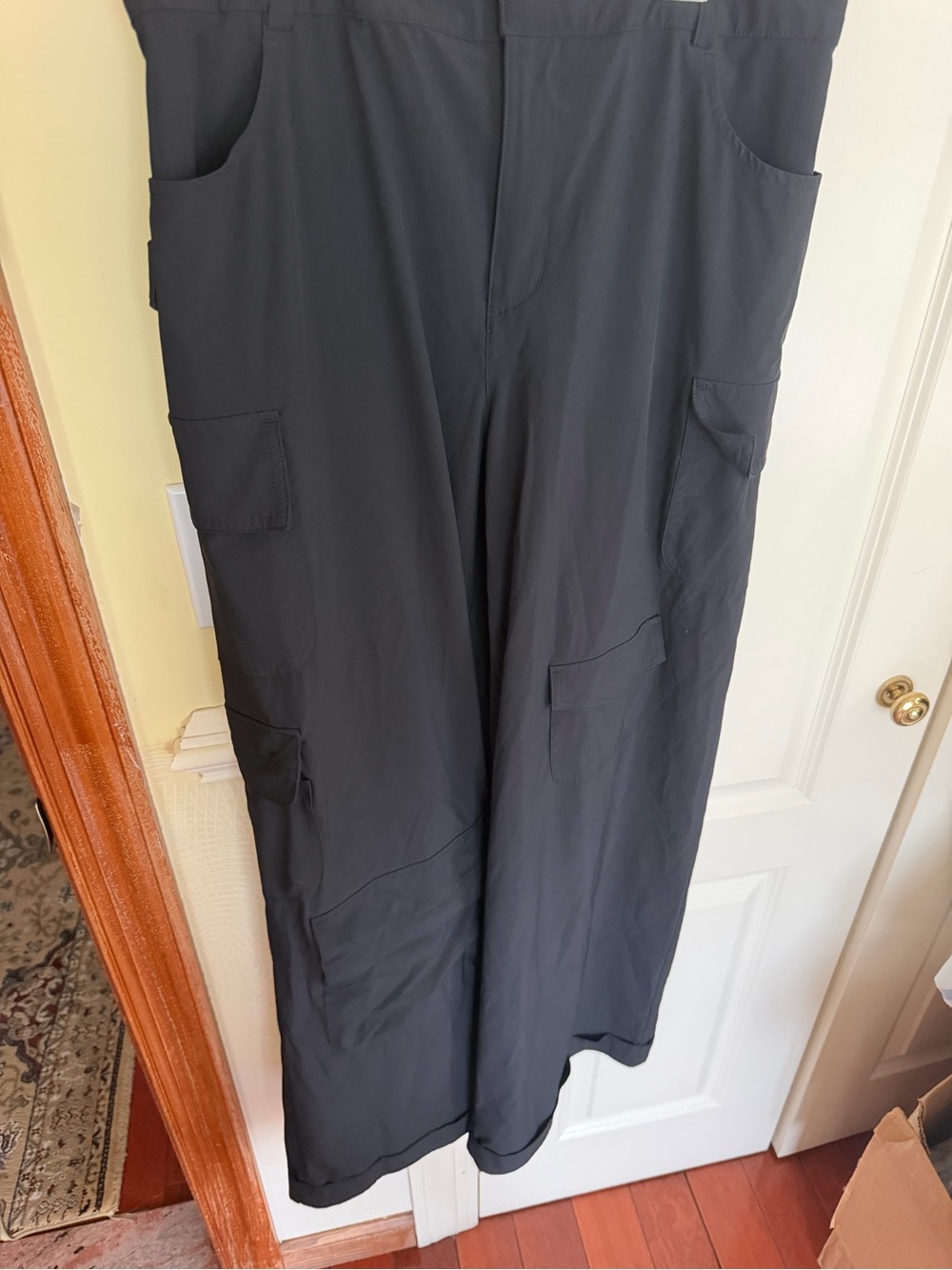 ALO Yoga Black Women's Cargo Track Pants - Wide Leg Joggers